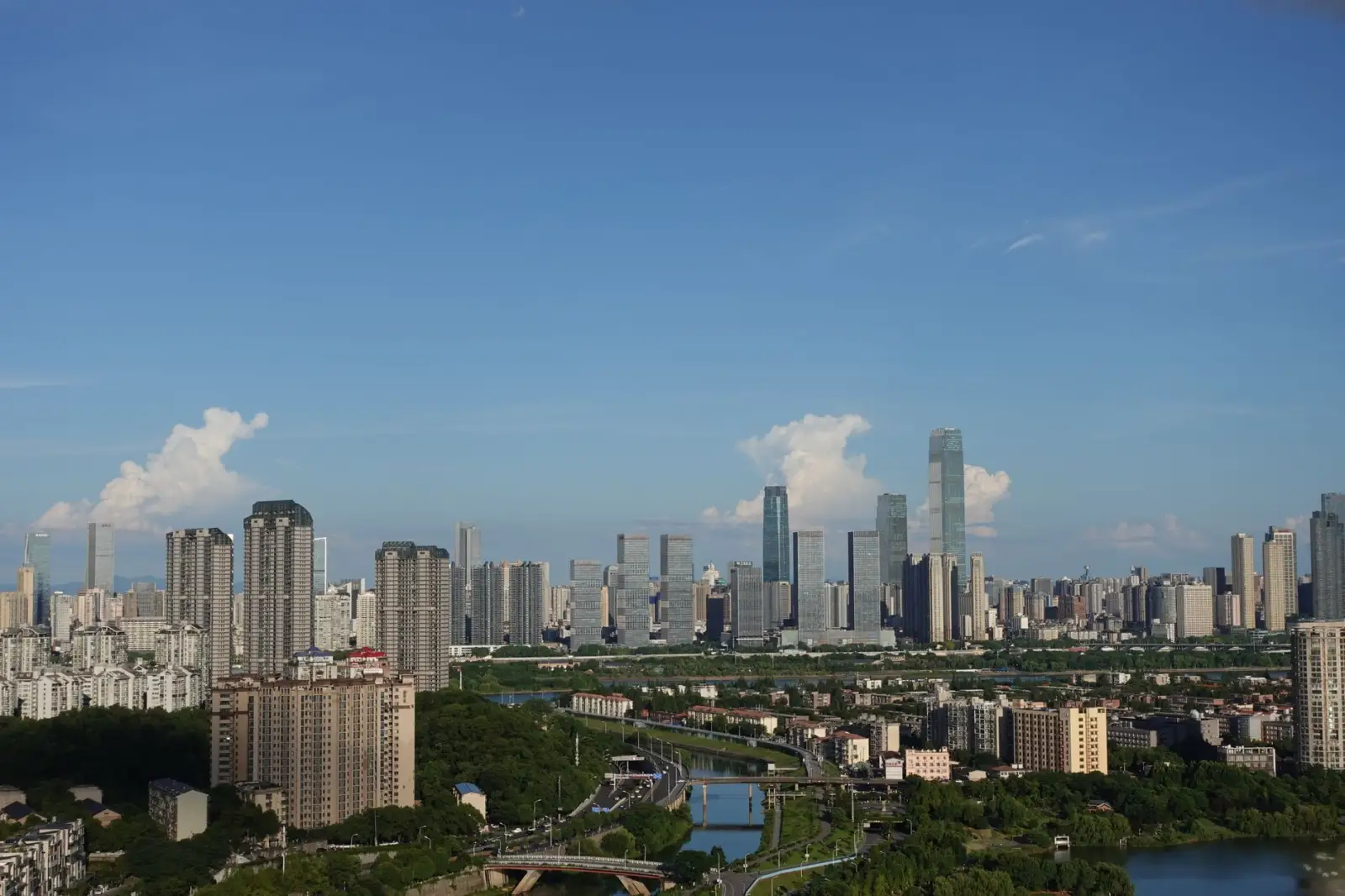 企业展厅布置全流程解析:从空间规划到多媒体技术整合方案