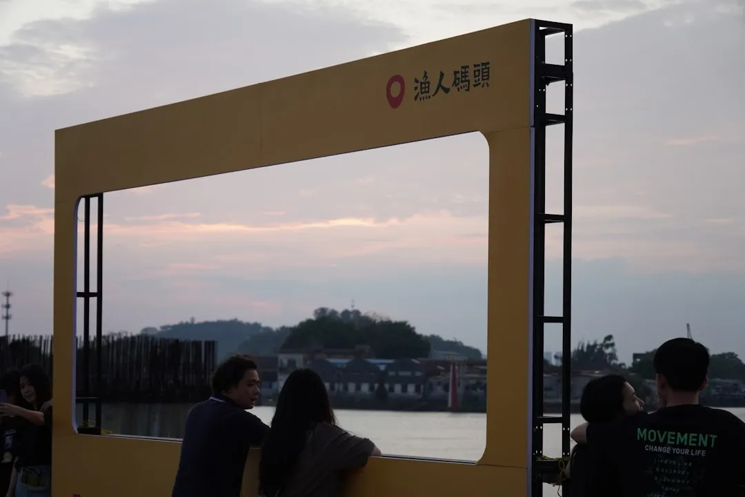 2025年展台搭建常用材料对比:木结构、铝合金与环保新型板材正文配图 2